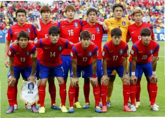 韩国队标志性色彩如何助球员高强度对抗保持干爽？
